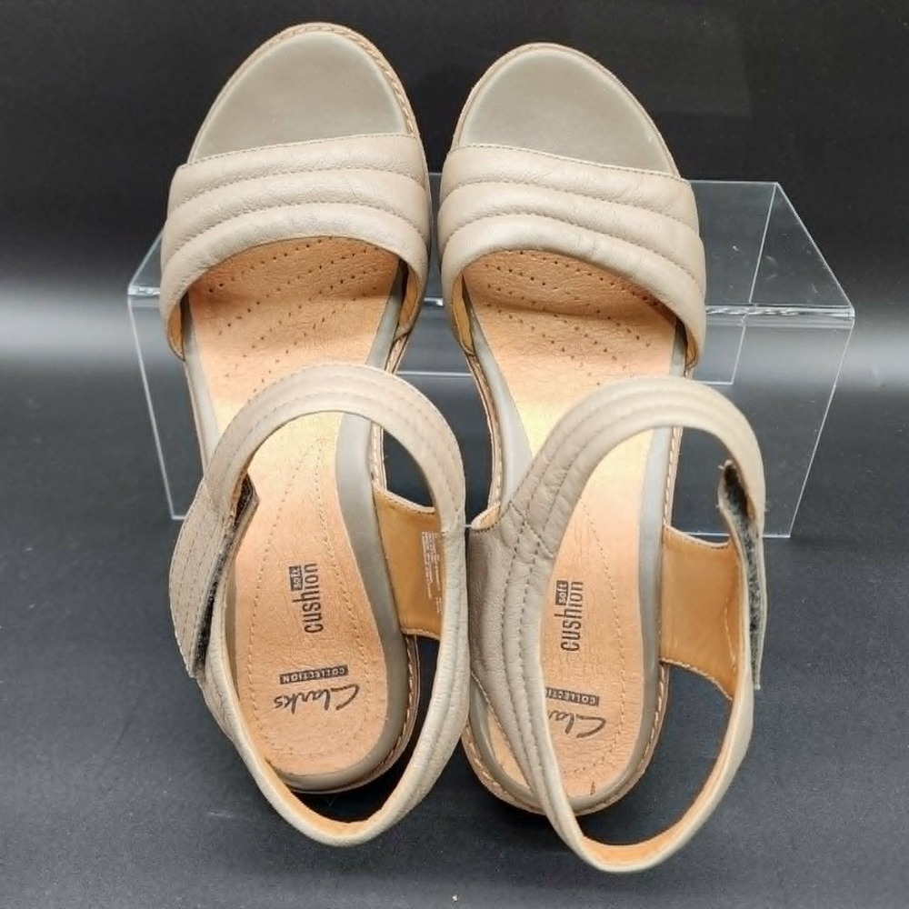 Clarks Taupe Leather Wedge Sandals Womens 11 Comfort Cushion Soft Casual Summer - Picture 9 of 9